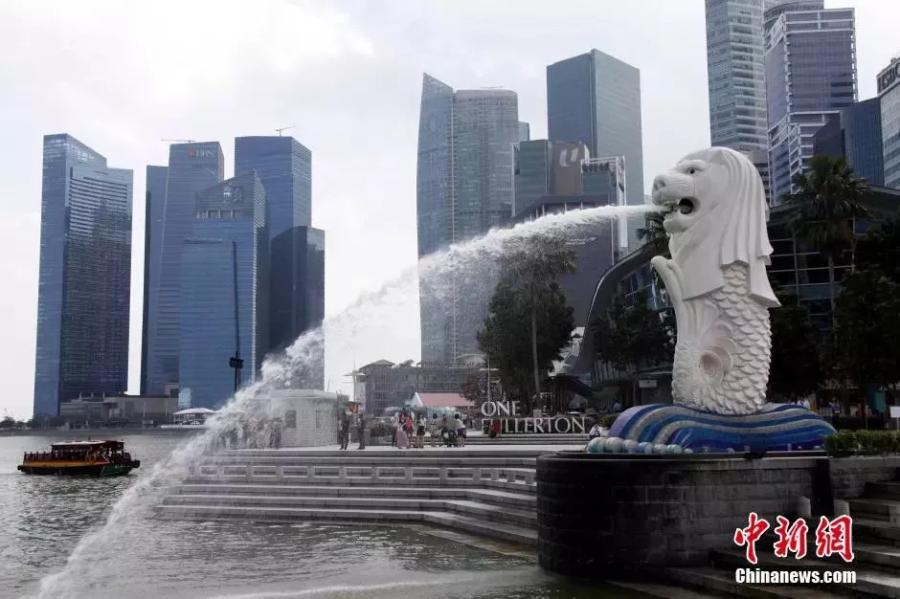 <?php echo strip_tags(addslashes(File photo shows the iconic Merlion statue in Singapore.  The Merlion is the official mascot of Singapore, depicted as a mythical creature with a lion's head and the body of a fish.  (Photo/China News Service))) ?>