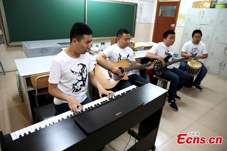 <?php echo strip_tags(addslashes(A band composed of four visually-impaired students rehearse at a school in Xi’an City, Northwest China’s Shaanxi Province, May 14, 2019. The four students, all born after the year 2000, call their band Zhong Mu Tou, which literally means “heavy log’, and they mainly perform ballads and rock songs. (Photo: China News Service/Zhang Yuan))) ?>