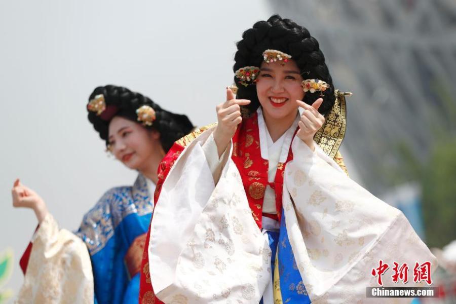 A parade in honor of Asian civilizations held in Beijing, May 16, 2019. The parade includes performing teams dressed in grand festival costumes from 16 countries as well 28 domestic teams. Continuing until May 22, the parade is part of the ongoing Conference on Dialogue of Asian Civilizations in Beijing. (Photo: China News Service/Fu Tian)