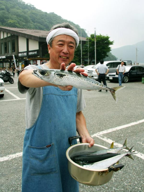 <?php echo strip_tags(addslashes(A fisherman poses with a fish he caught in Hokkaido, Japan.  (Photo provided to China Daily)
<p>The Gourmet Rhapsody, a photo exhibition by photographer and Hangzhou local, Chen Yanfei, is also being held alongside these events.

<p>Chen, a fashion and gourmet photographer, is featured for her pictures of miniature plastic figures in the world of food. Through the sharp and vivid colors, it is hoped that the viewers' appetite will be aroused, while indulging their childlike playfulness.

<p>All of these events are part of the larger ongoing Taste of Hangzhou Asian Cuisine Festival, held in the city from May 15 to 22. The event, which has been staged to support the Conference on Dialogue of Asian Civilizations, is aimed at promoting cultural and culinary exchanges, as well as showcasing the unique charms of Hangzhou.)) ?>