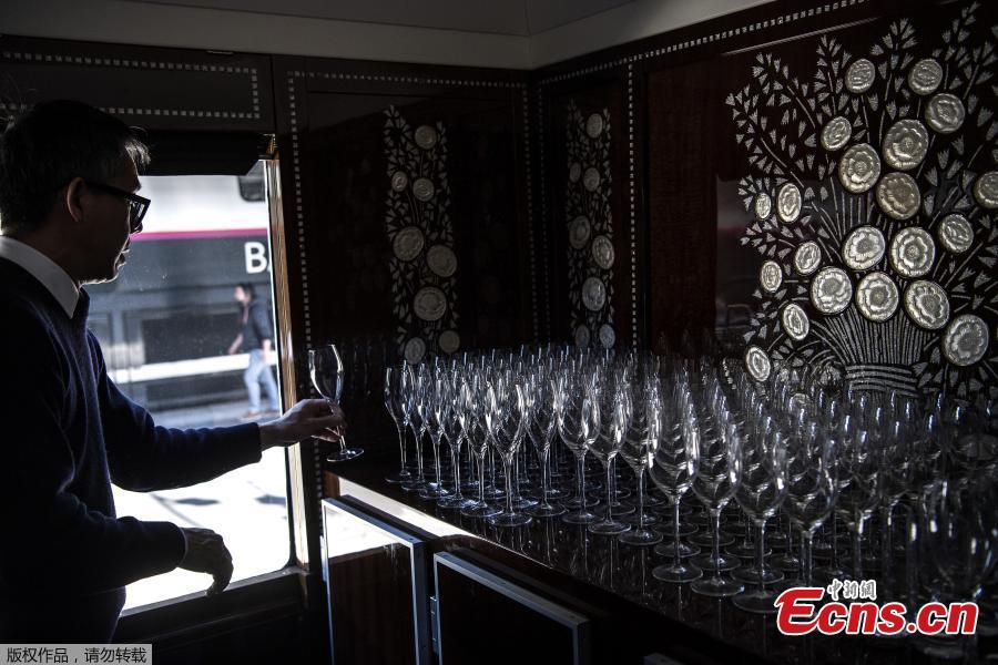 This picture taken on May 13, 2019 shows a bartender lining up glasses in the dining car of a restored carriage of an Orient Express train displayed at the Gare de l\'Est train station in Paris. (Photo/Agencies)