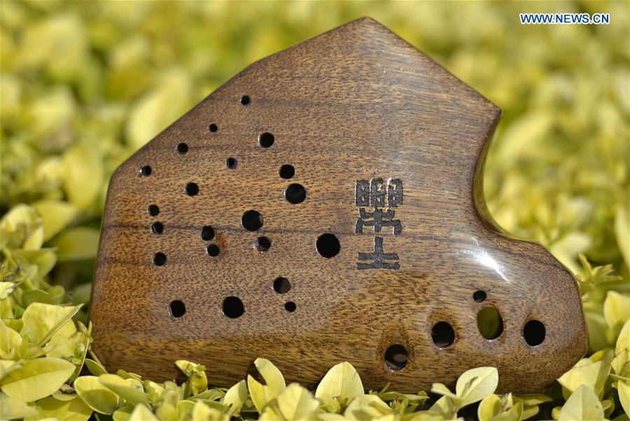 Ocarina, a flute-like instrument, is pictured at a studio in Xingtai, north China\'s Hebei Province, May 14, 2019. Ocarina is a wind musical instrument typically having an enclosed oval body with finger holes and a projecting mouthpiece. It is traditionally made of clay or ceramic, but other materials including wood and horn are used. It is an ancient instrument and can be traced back to many different cultures. (Xinhua/Mu Yu)