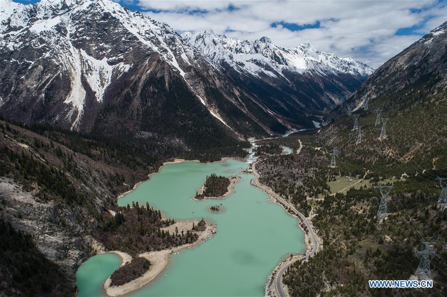 Aerial photo taken on May 18, 2019 shows scenery of the Ra\'og Lake in Qamdo, southwest China\'s Tibet Autonomous Region. (Xinhua/Li Xin)