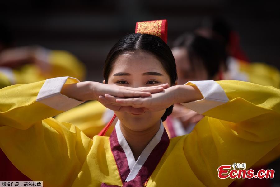<?php echo strip_tags(addslashes(A young South Korean woman bows during a traditional Coming-of-Age Day ceremony to mark adulthood at Namsan hanok village in Seoul on May 20, 2019.  The ceremony marks the age of 19, at which a person is legally able to make life choices from voting, to drinking alcohol. (Photo/Agencies))) ?>