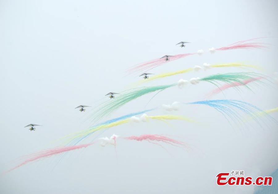 The 2019 World Fly-in Expo (WFE) featuring 560 aircrafts opened on May 18, 2019 in Wuhan, capital of central China\'s Hubei Province. The WFE, which runs until Wednesday, is hosted by the World Air Sports Federation. The Expo features aerial flight performance, aerial sports events, static exhibition and conference forum.The four-day event has attracted 560 aircrafts, with about 100 taking part in the exhibition, according to the organizers.(Photo: China News Service/Zhao Guangliang)