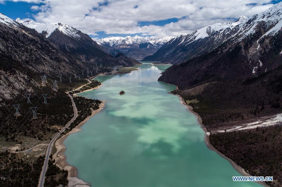 Aerial photo taken on May 18, 2019 shows scenery of the Ra\'og Lake in Qamdo, southwest China\'s Tibet Autonomous Region. (Xinhua/Li Xin)