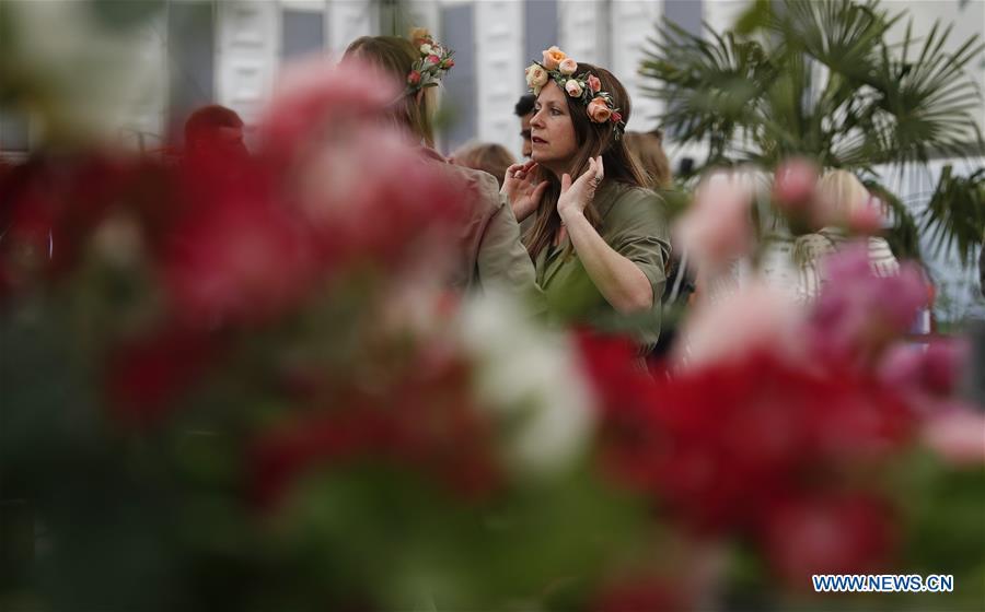 <?php echo strip_tags(addslashes(People visit the RHS (Royal Horticultural Society) Chelsea Flower Show press day in London, Britain on May 20, 2019. The annual RHS Chelsea Flower Show will open to the public here from May 21 to 25. (Xinhua/Han Yan))) ?>