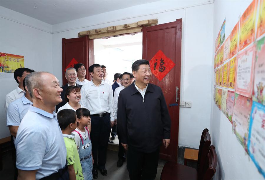 Chinese President Xi Jinping, also general secretary of the Communist Party of China Central Committee and chairman of the Central Military Commission, visits Tantou Village in Yudu County, Ganzhou City, during an inspection tour of east China\'s Jiangxi Province on May 20, 2019. At the home of veteran Sun Guanfa, a descendant of a Red Army martyr, Xi chatted with Sun\'s family. (Xinhua/Ju Peng)