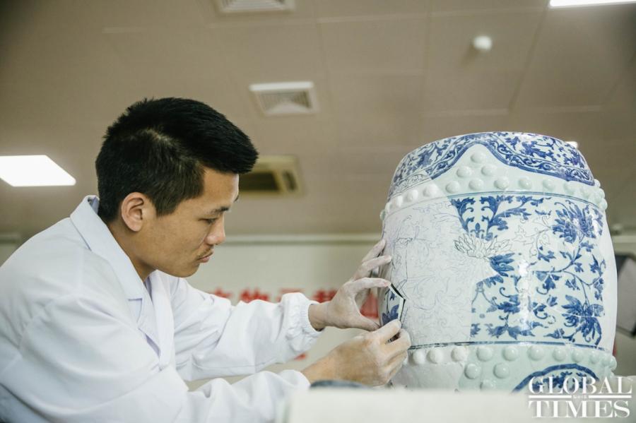 <?php echo strip_tags(addslashes(The blue and white porcelain stool, or xiudun, is being remade from the 132 broken pieces found in Yuanmingyuan Park, and some parts of it are still missing. (Photo: Li Hao/GT))) ?>