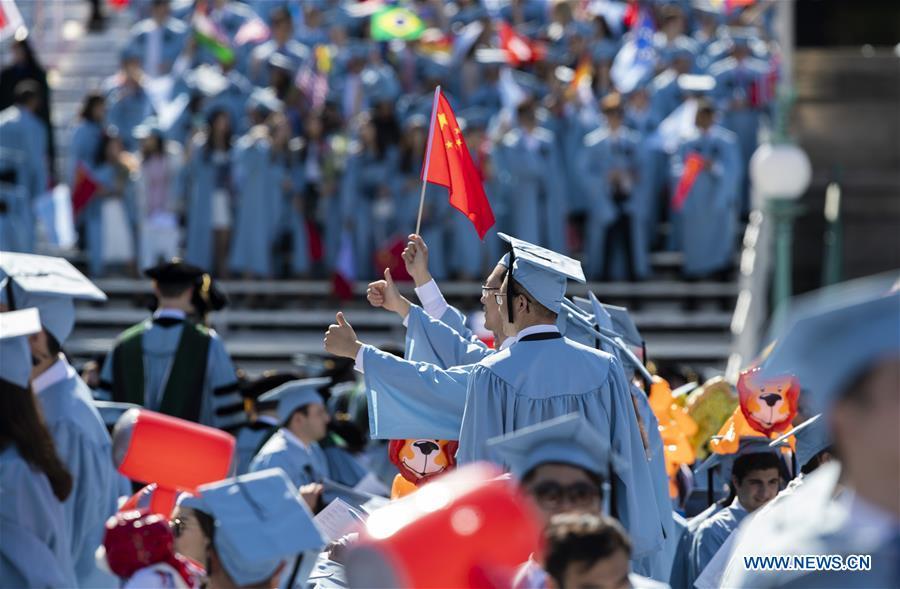 Graduate students from China pose for photos before the Columbia University Commencement ceremony in New York, the United States, May 22, 2019. The Columbia University Commencement ceremony of the 265th academic year took place on Wednesday. More than 17,000 students from Columbia\'s 18 schools and affiliates graduated this year. (Xinhua/Wang Ying)