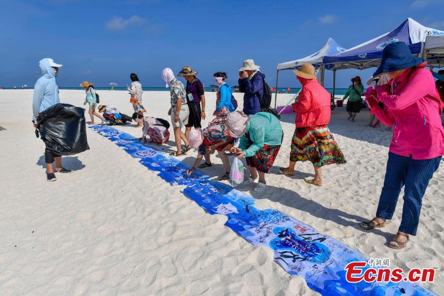 <?php echo strip_tags(addslashes(The photo shows the beach of Quanfu Island offering clean sand and water. Being one of the three islands of Xisha islands that opens to tourists, Quanfu island is an uninhabited island which covers an area of 0.02 square kilometers. (Photo: China News Service/ Luo Yunfei))) ?>