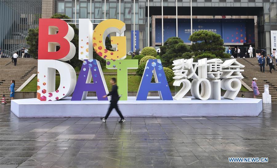 A visitor walks past a sign of China International Big Data Industry Expo 2019 in Guiyang, southwest China\'s Guizhou Province, May 26, 2019. The expo on big data opened Sunday in Guizhou Province, focusing on the latest innovation of the technology and its applications. The four-day expo will be attended by 448 enterprises from 59 countries and regions, according to the organizing committee. (Xinhua/Ou Dongqu)