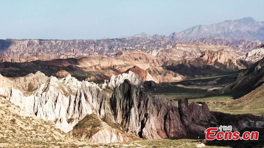 A view of Danxia landforms at a geological park in Zhangye City, Northwest China\'s Gansu Province. Reminiscent of a home to aliens, the unique geomorphology is formed from red sandstone and characterized by steep cliffs. Zhangye, an important outpost on the ancient Silk Road, is home to many scenic areas with Danxia landforms that provide a unique tourism resource for the city. (Photo: China News Service/Li Xiaodong)