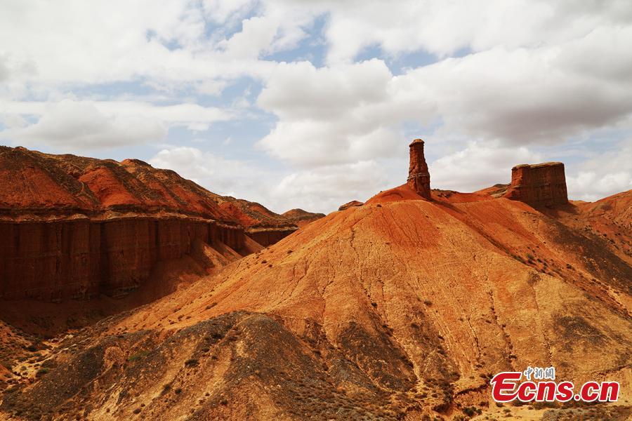 A view of Danxia landforms at a geological park in Zhangye City, Northwest China\'s Gansu Province. Reminiscent of a home to aliens, the unique geomorphology is formed from red sandstone and characterized by steep cliffs. Zhangye, an important outpost on the ancient Silk Road, is home to many scenic areas with Danxia landforms that provide a unique tourism resource for the city. (Photo: China News Service/Li Xiaodong)