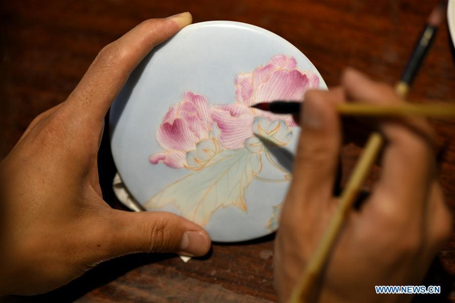 <?php echo strip_tags(addslashes(Ceramic painter Yang Yuhui paints in a studio in Shijiazhuang City, north China's Hebei province, May 27, 2019. (Xinhua/Xu Jianyuan))) ?>