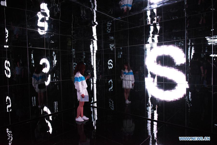 <?php echo strip_tags(addslashes(Visitors view the exhibition featuring digital art during China International Big Data Industry Expo 2019 in Guiyang, capital of southwest China's Guizhou Province, May 27, 2019. The exhibition is a part of four-day China International Big Data Industry Expo 2019 that kicked off on May 26, 2019. (Xinhua/Yang Wenbin))) ?>