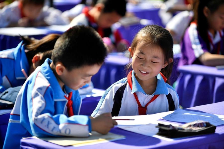 More than 1,300 primary school students attend a calligraphy competition in Yinchuan, capital of Northwest China\'s Ningxia Hui autonomous region, on Tuesday. (Photo by Li Jing/for chinadaily.com.cn)