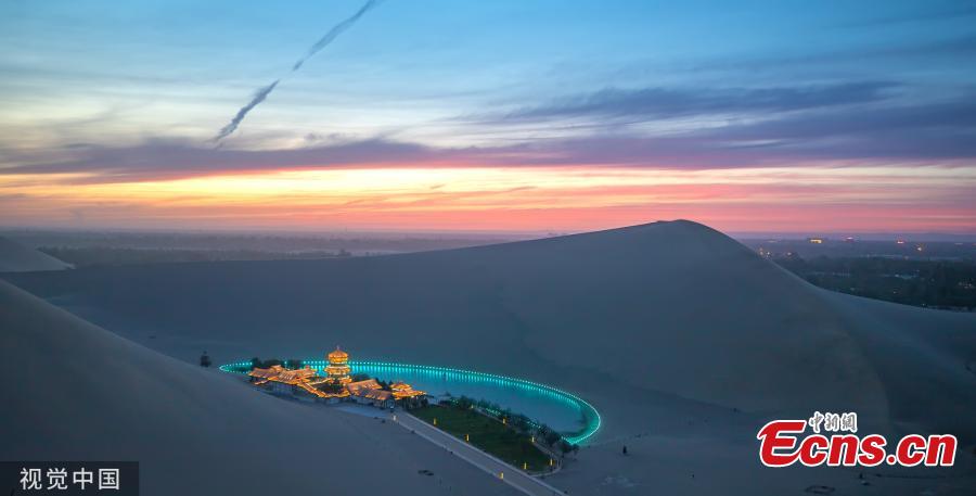 <?php echo strip_tags(addslashes(Dunhuang city in Northwest China's Gansu province, is brightened by stars when the nights falls in May, 2019. (Photo/VCG))) ?>