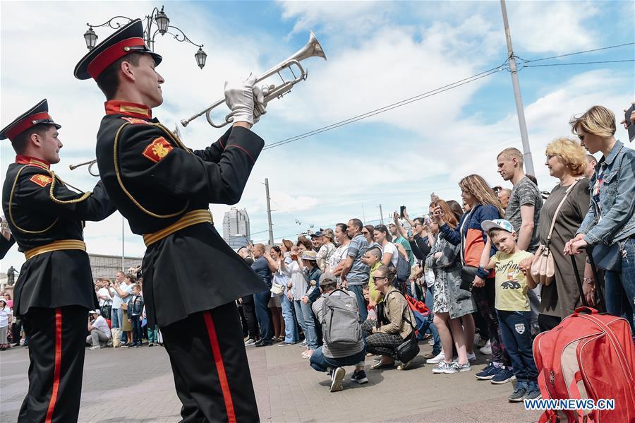 Cadets of Moscow Military Music College perform near the Kazansky train station to celebrate the Children\'s day in Moscow, Russia, June 1, 2019. (Xinhua/Evgeny Sinitsyn)