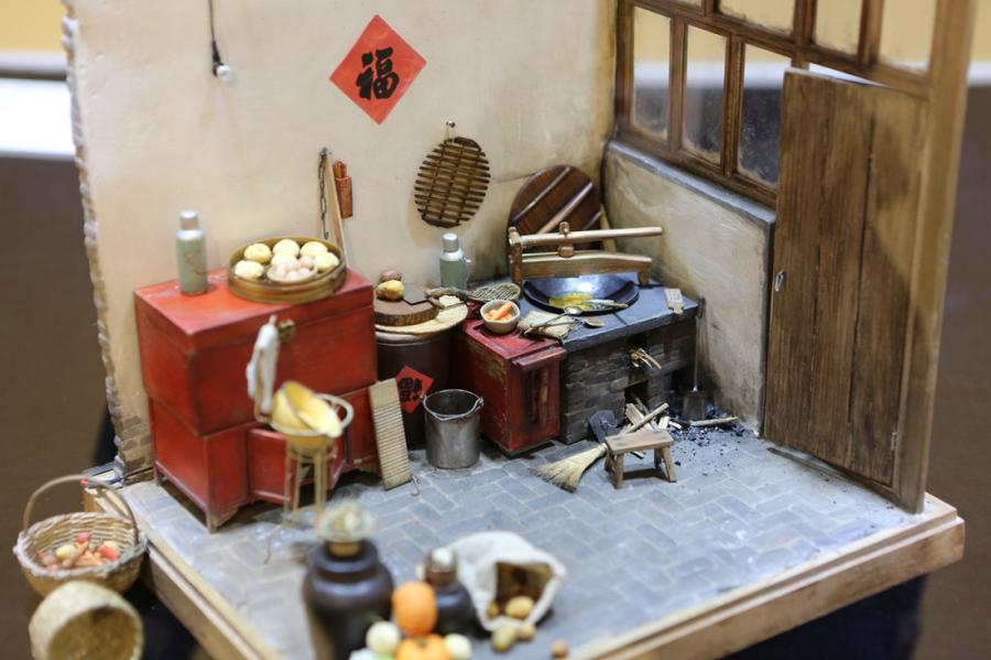 The ongoing 3CM International Trend Art exhibition at Beijing\'s Damei Art Center features a number of miniature artworks, some of which can be as small as 3 cm in height. (Photos/Courtesy of Huo Huo)