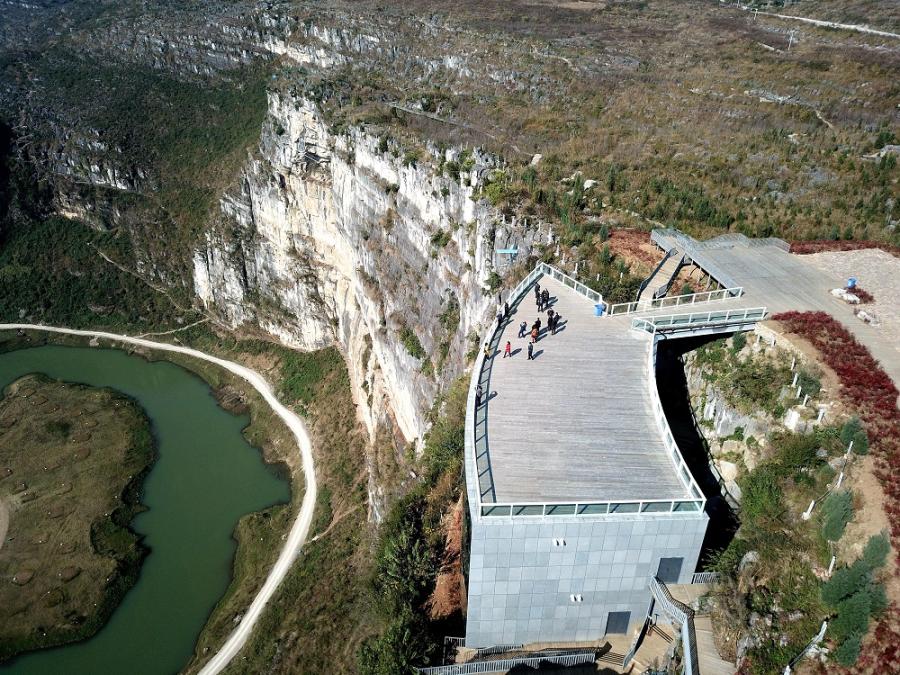 <?php echo strip_tags(addslashes(A river snakes past the Limestone Galleay perched on the side of the cliff, overlooking the incredible scenery in the valley. (Photo by Liu Chaofu/for chinadaily.com.cn))) ?>