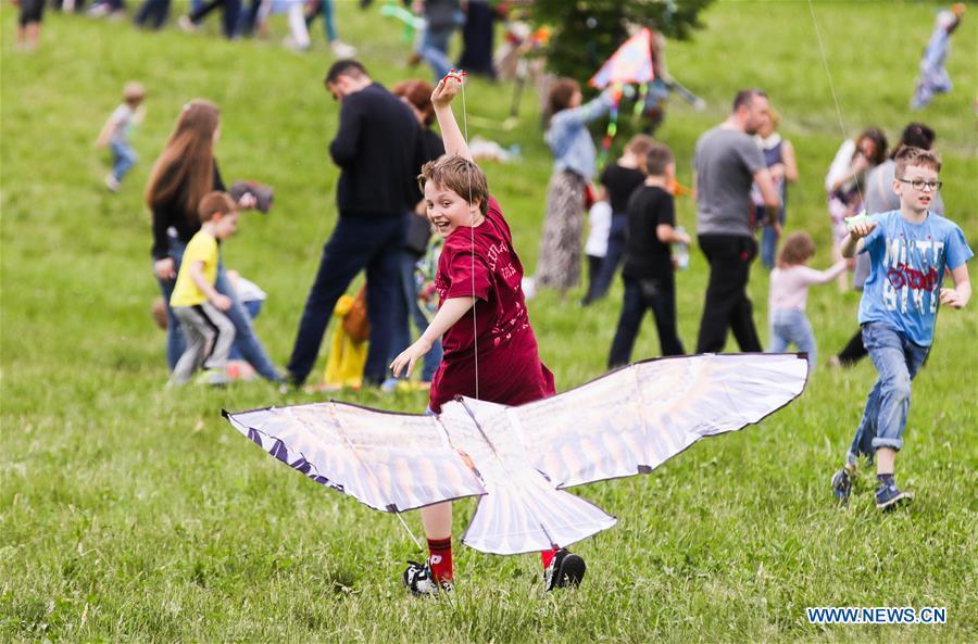 <?php echo strip_tags(addslashes(A boy flies a kite during the Motley Sky festival in Moscow, Russia, on May 26, 2019. The Motley Sky festival was held in Moscow from May 25 to 26. (Xinhua/Maxim Chernavsky))) ?>