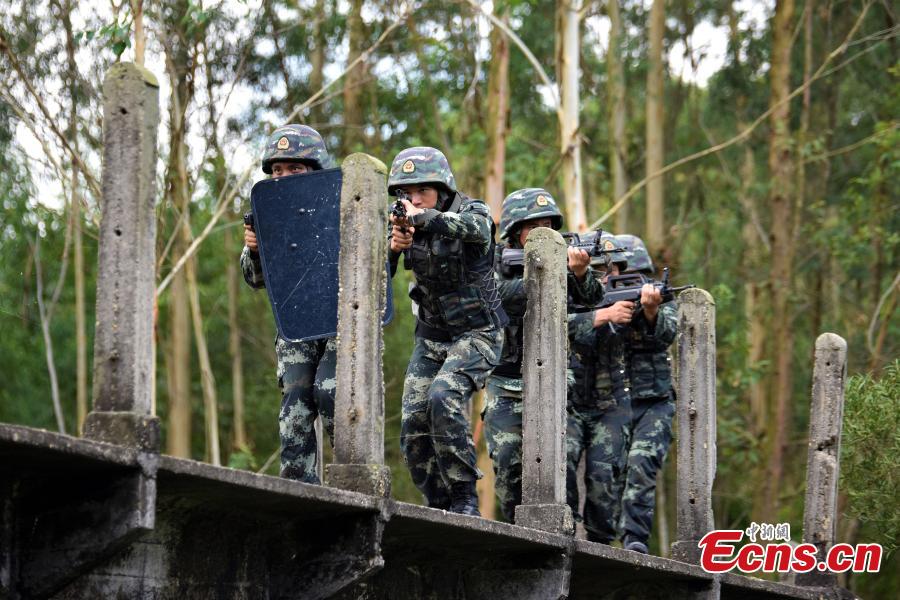Armed police undergo intensive training programs that included searches in the mountains and forests of Guangxi Zhuang Autonomous Region, June 4, 2019. The training aims to enhance preparedness under harsh environments and complex conditions. (Photo: China News Service/Yang Chen and Yu Haiyang)