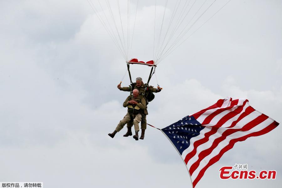 U.S. World War II paratrooper veteran Tom Rice, 97 years-old who served with the 101st Airbone, jumps during a commemorative parachute jump over Carentan on the Normandy coast ahead of the 75th D-Day anniversary, France, June 5, 2019. (Photo/Agencies)