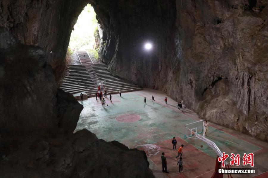 A view of a basketball court built inside a Karst cave in Xinchun Village, Nayong County, Guizhou Province. The basketball court was built with governmental subsidies as well as donations from local residents. It opened last December after it was equipped with an auditorium. (Photo: China News Service/Han Xianpu)