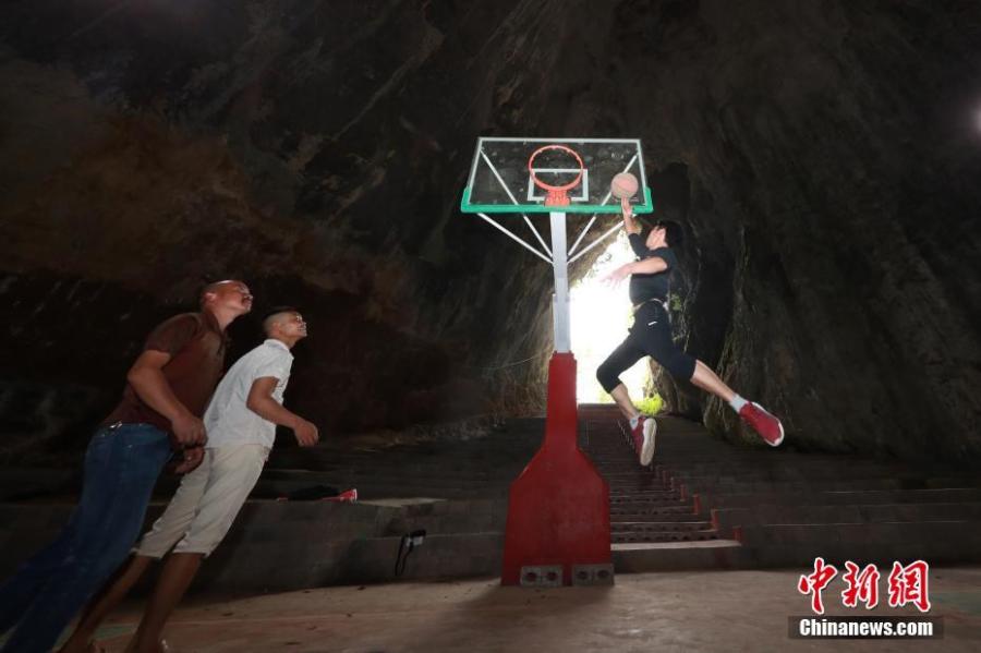 A view of a basketball court built inside a Karst cave in Xinchun Village, Nayong County, Guizhou Province. The basketball court was built with governmental subsidies as well as donations from local residents. It opened last December after it was equipped with an auditorium. (Photo: China News Service/Han Xianpu)