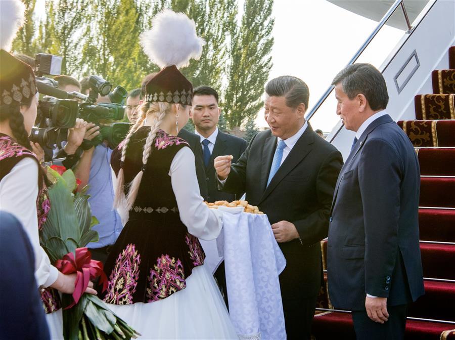 <?php echo strip_tags(addslashes(Chinese President Xi Jinping has a cordial talk with his Kyrgyz counterpart Sooronbay Jeenbekov upon his arrival in Bishkek, Kyrgyzstan, June 12, 2019. Xi arrived here Wednesday for a state visit to Kyrgyzstan and the 19th Shanghai Cooperation Organization (SCO) summit. (Xinhua/Xie Huanchi))) ?>