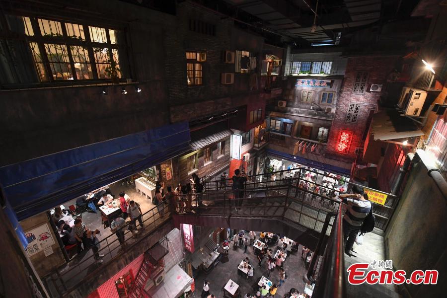 A view of a crayfish restaurant with retro styling in Changsha City, Central China’s Hunan Province, June 13, 2019. The 5,000-square-meter restaurant has made a name for itself with its 1980s decor. (Photo: China News Service/Yang Huafeng)