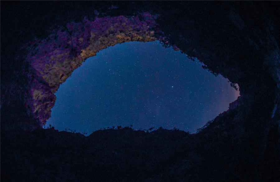 A view of the starry sky above the Helan Mountains in Ningxia Hui autonomous region.  （Photo provided to chinadaily.com.cn）