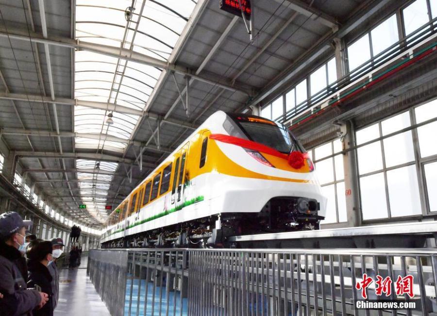 China develops new middle-to-low-speed maglev train