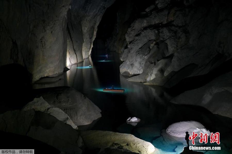 Explore Hang Son Doong The World S Largest Cave In Vietnam