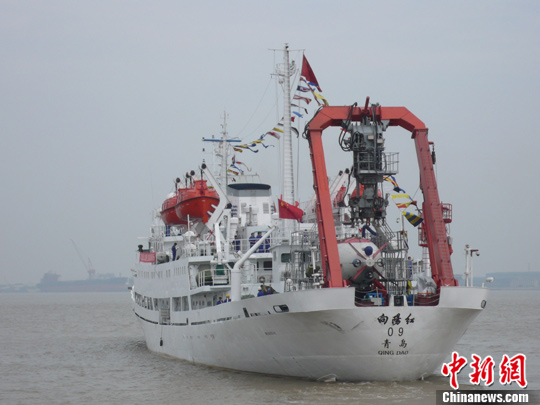 China's manned deep-diving submersible, the Jiaolong, set off July 1.