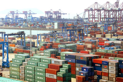 An export port in Ningbo, East China's Zhejiang Province 
