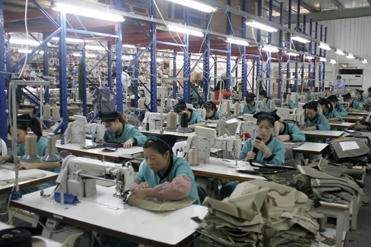 Chinese clothing factory workers 