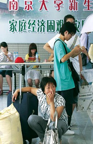 In light of China's economic success, the widening gap between urban and rural areas is not only about wealth, but also the knowledge base available to youngsters.[Photo/Southern Weekend]