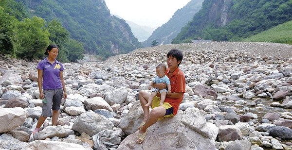 A string of 90 small hydropower stations have overtaken Shennongjia drained most of the water away, leaving  the nearby villages high and dry.