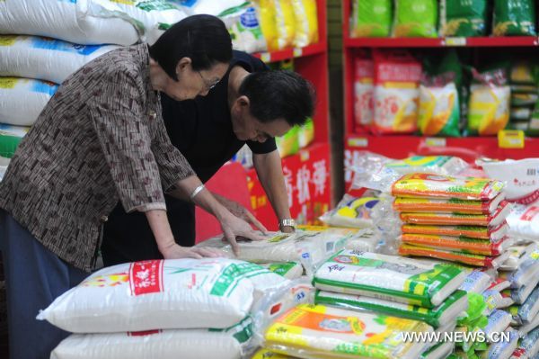 Food costs rose by 13.4 percent in August from a year ago. (Xinhua/Meng Zhongde)