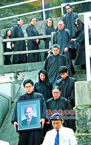 Hong Kong tycoon Henry Fok Ying-tung dies in Beijing in 2006 at the age of 83, leaving a HK$28.9 billion-inheritance and his business empire to his family.