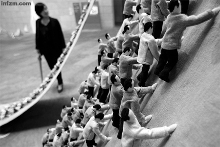 In China, many supposedly middle-income urban families feel let down by the social ranking. (Photo: ImagineChina)