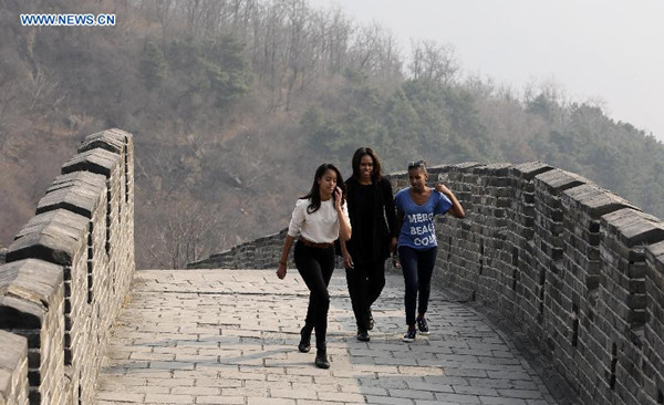 US First Lady Michelle Obama (C) and her daughters Malia (L) and Sasha visit the Mutianyu section of the Great Wall in Beijing, capital of China, March 23, 2014. (Xinhua/Ding Lin)