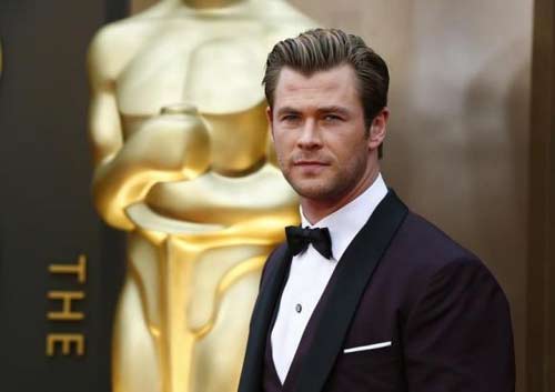 Actor Chris Hemsworth arrives at the 86th Academy Awards in Hollywood, California March 2, 2014.