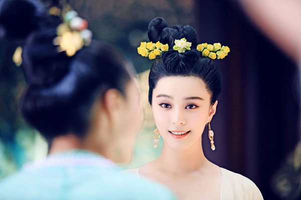 Chinese actress Fan Bingbing, who plays empress Wu Zetian.Hit dramaThe Saga of Wu Zetianhas drawn further public attention after an attempt to cut too revealing shots in the 80-episode Hunan TV serial.(Photo provided to China Daily)