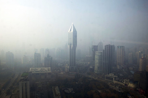 Many places in North China are haunted by smog since last weekend.