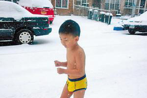 Sichuan father denies intense workout is bad for his son