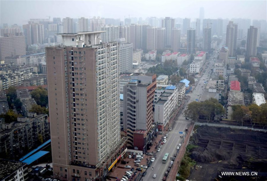 Photo taken on Nov. 18, 2015 shows residential buildings in Zhengshou, capital of central China's Henan Province. (Xinhua/Li An)