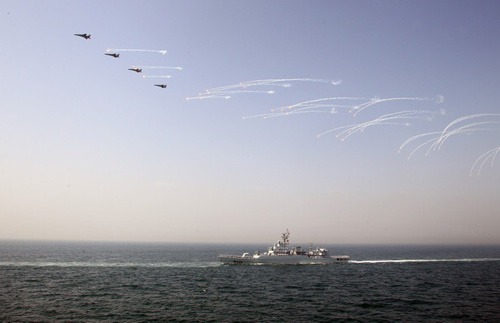 Chinese and Russian warships and aircraft participate in a live ammunition exercise on Thursday, marking a successful end to the live sea drill between the two countries. [Photo: Zou Hong / China Daily] 